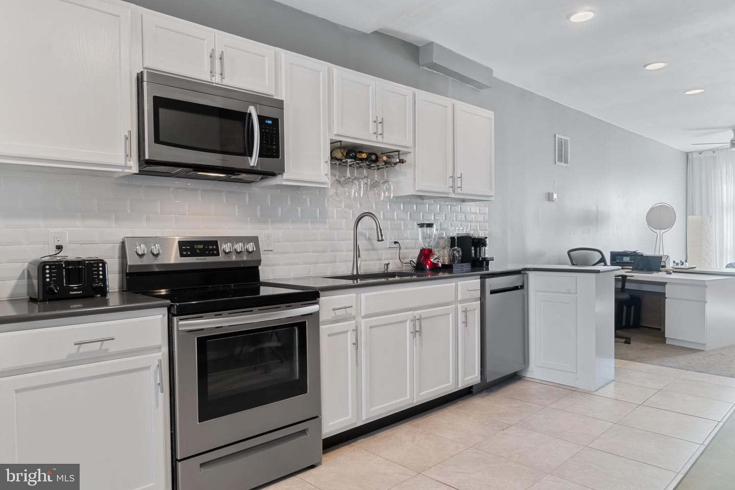 2538 E Eager Street photo 6