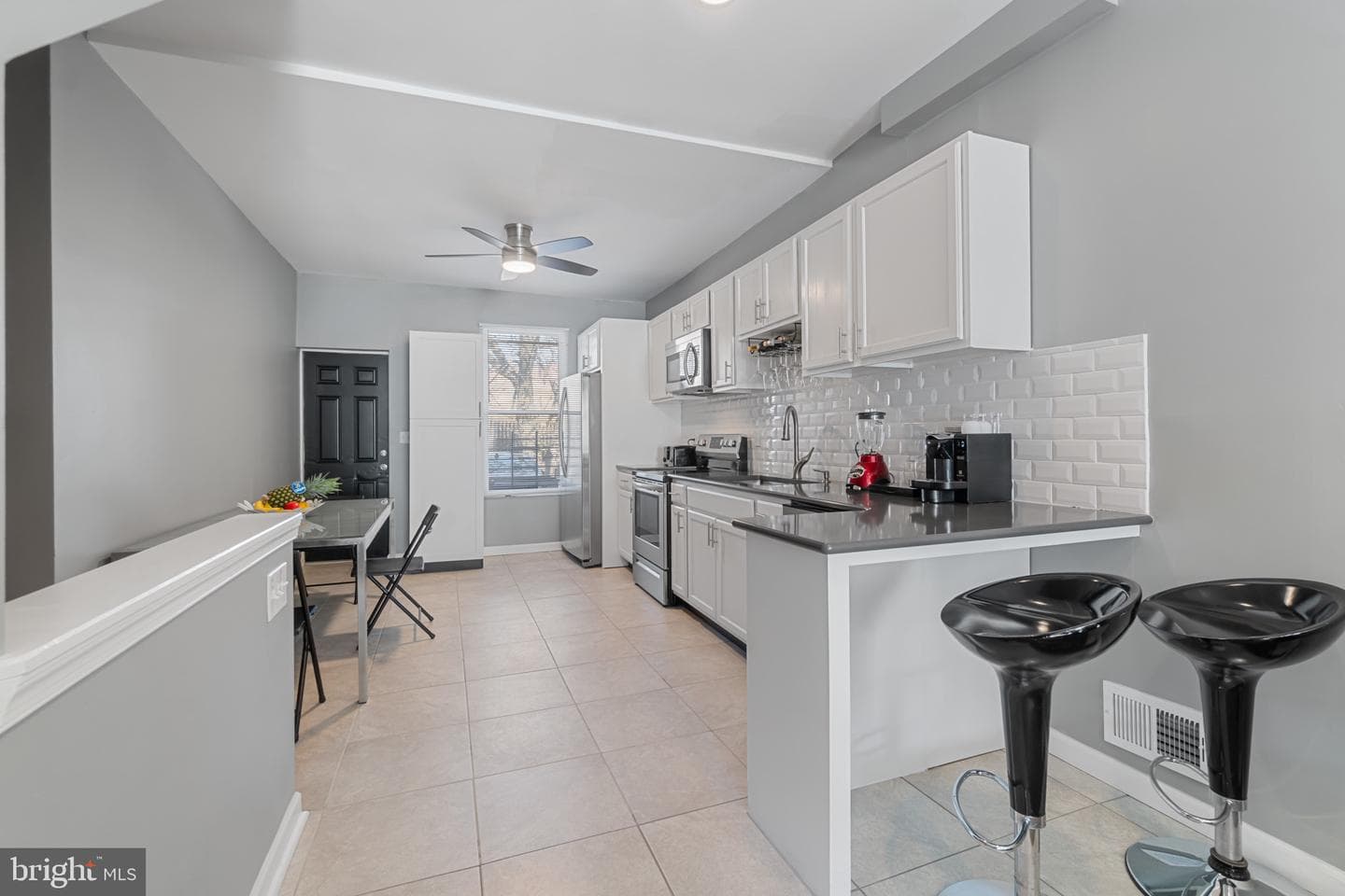 2538 E Eager Street photo 7