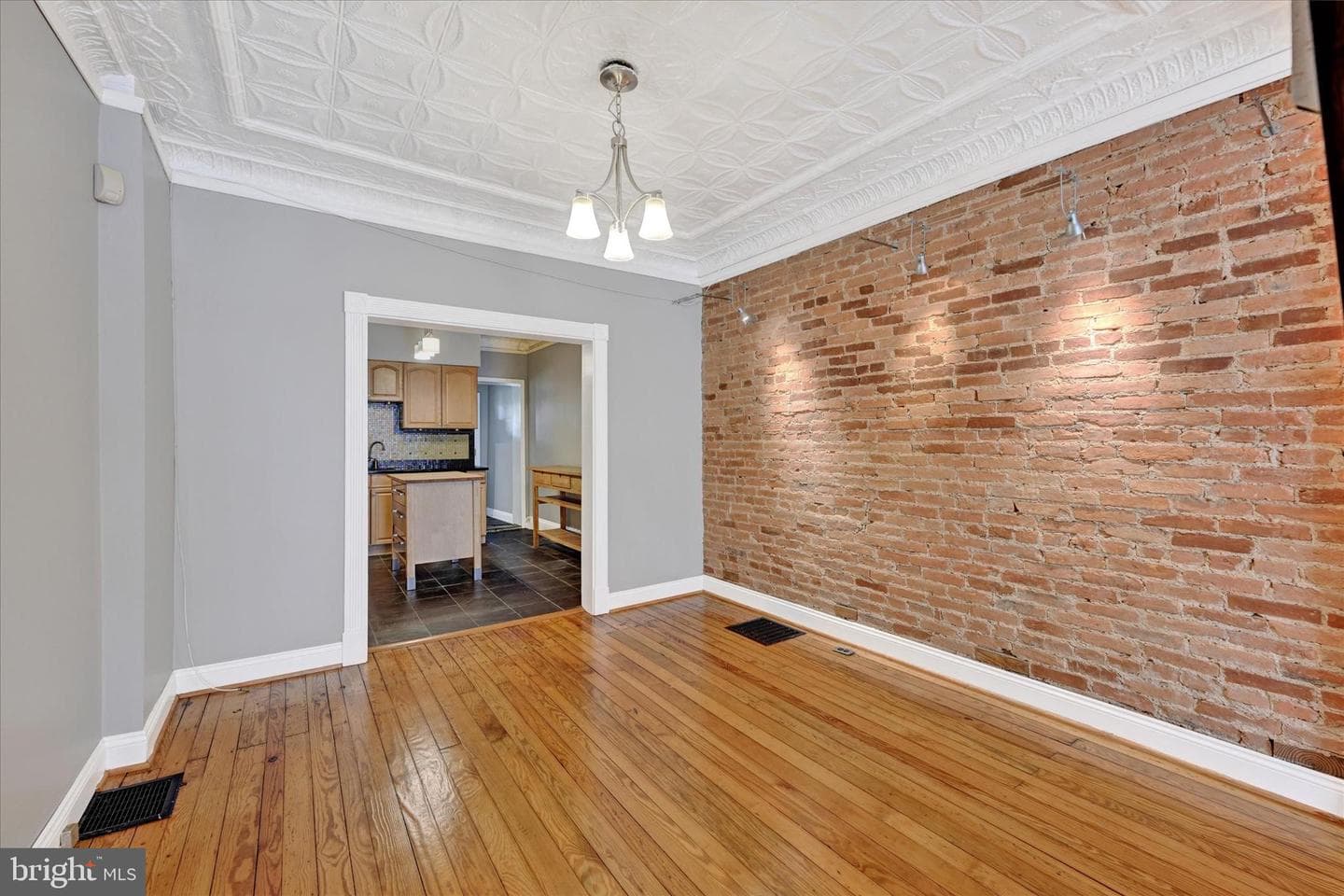 1407 Clarkson Street photo 6