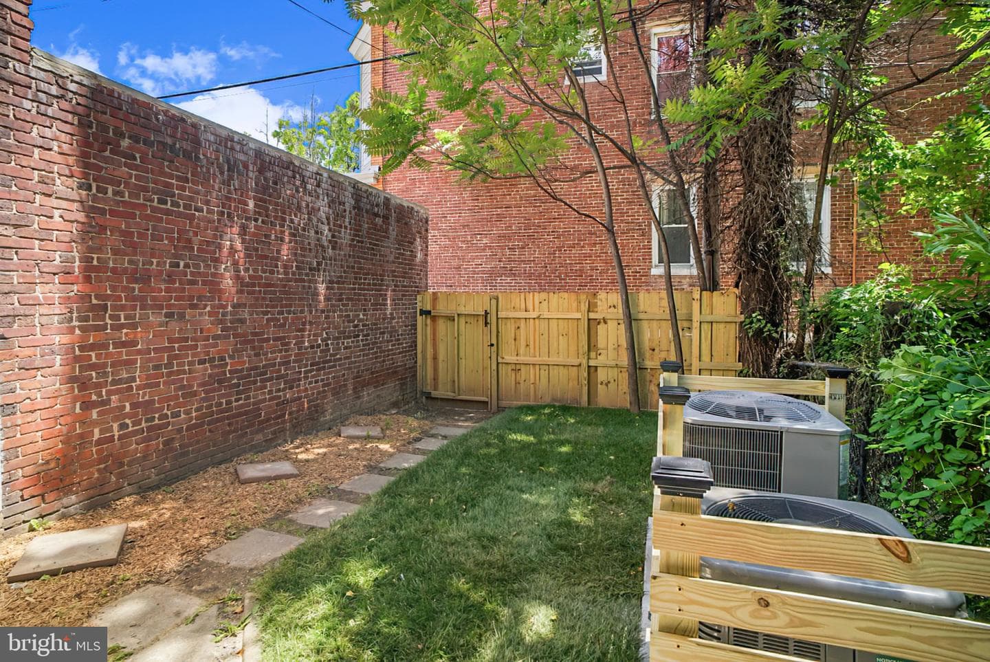 2813 Guilford Avenue photo 43