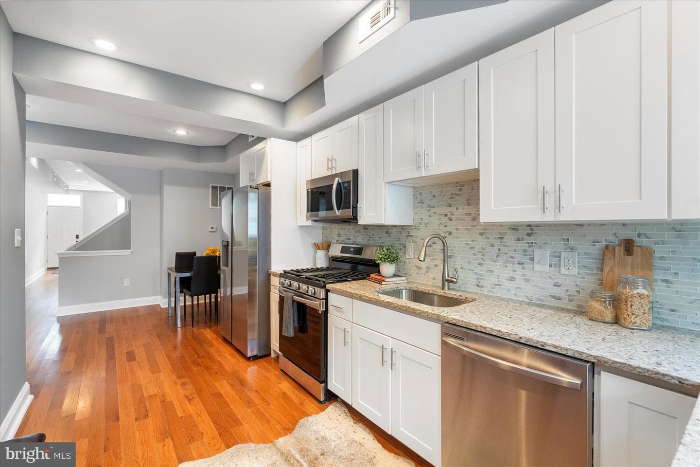 2328 Barclay Street photo 18