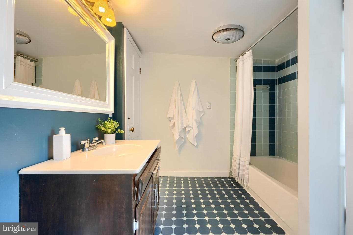 1142 Riverside Avenue photo 40