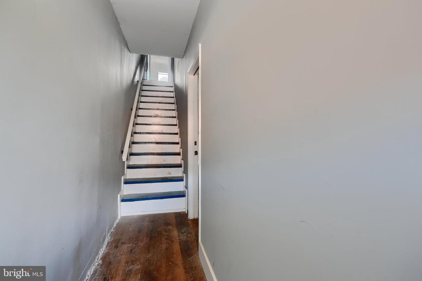2213 E Madison Street photo 4