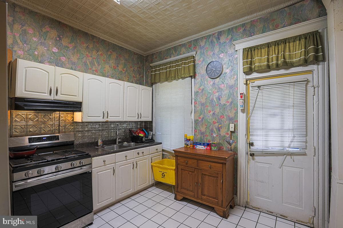 1721 Ruxton Avenue photo 17