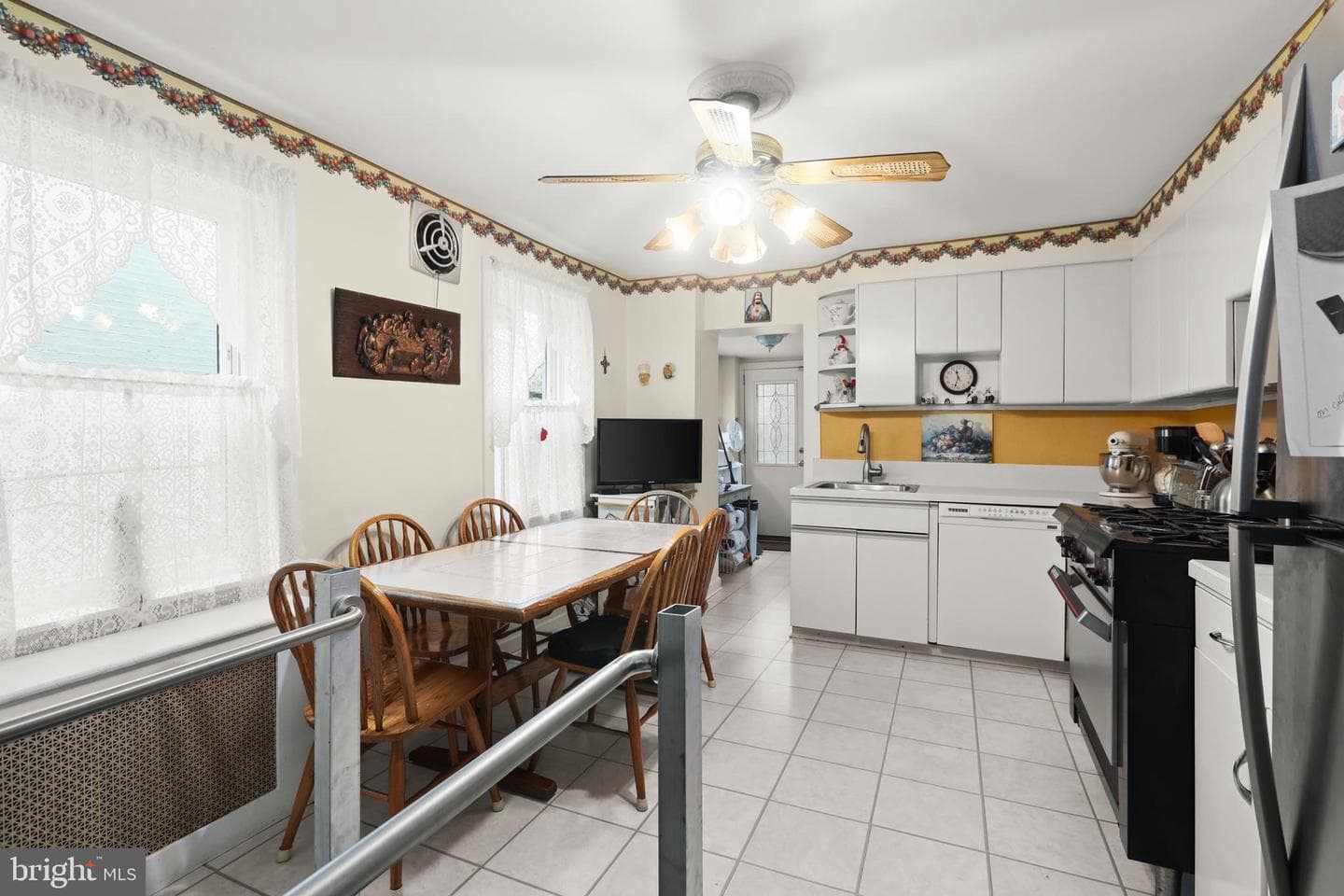 915 Stiles Street photo 10