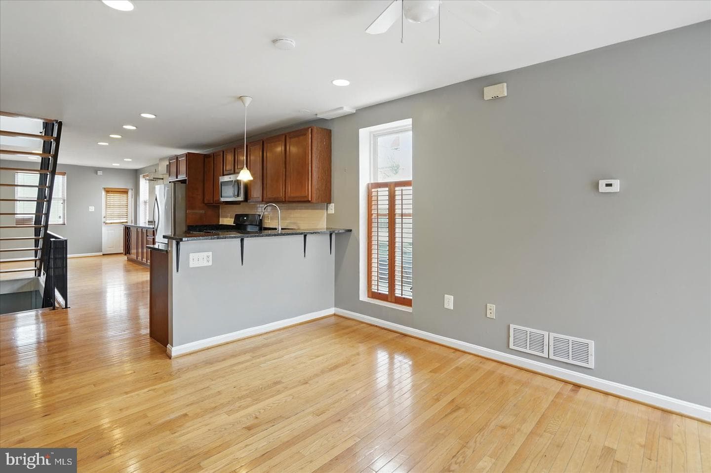 1225 W Cross Street photo 2