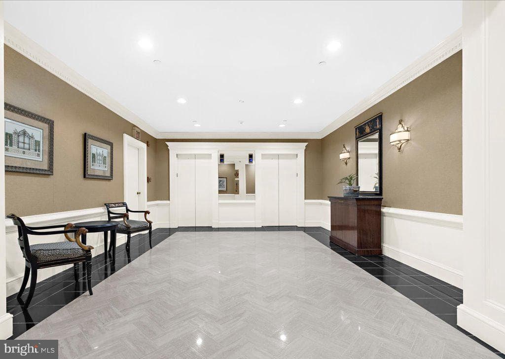10 E Lee Street #2405 photo 34