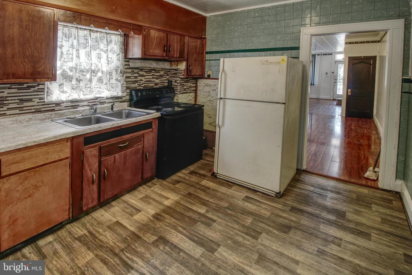 2828 Pelham Avenue photo 8
