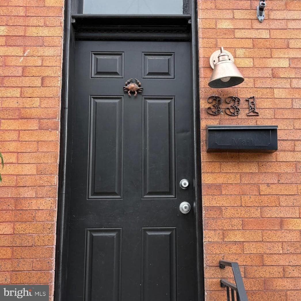 331 S Robinson Street photo 1