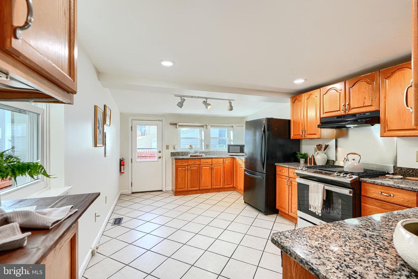 1706 S Charles Street S photo 22