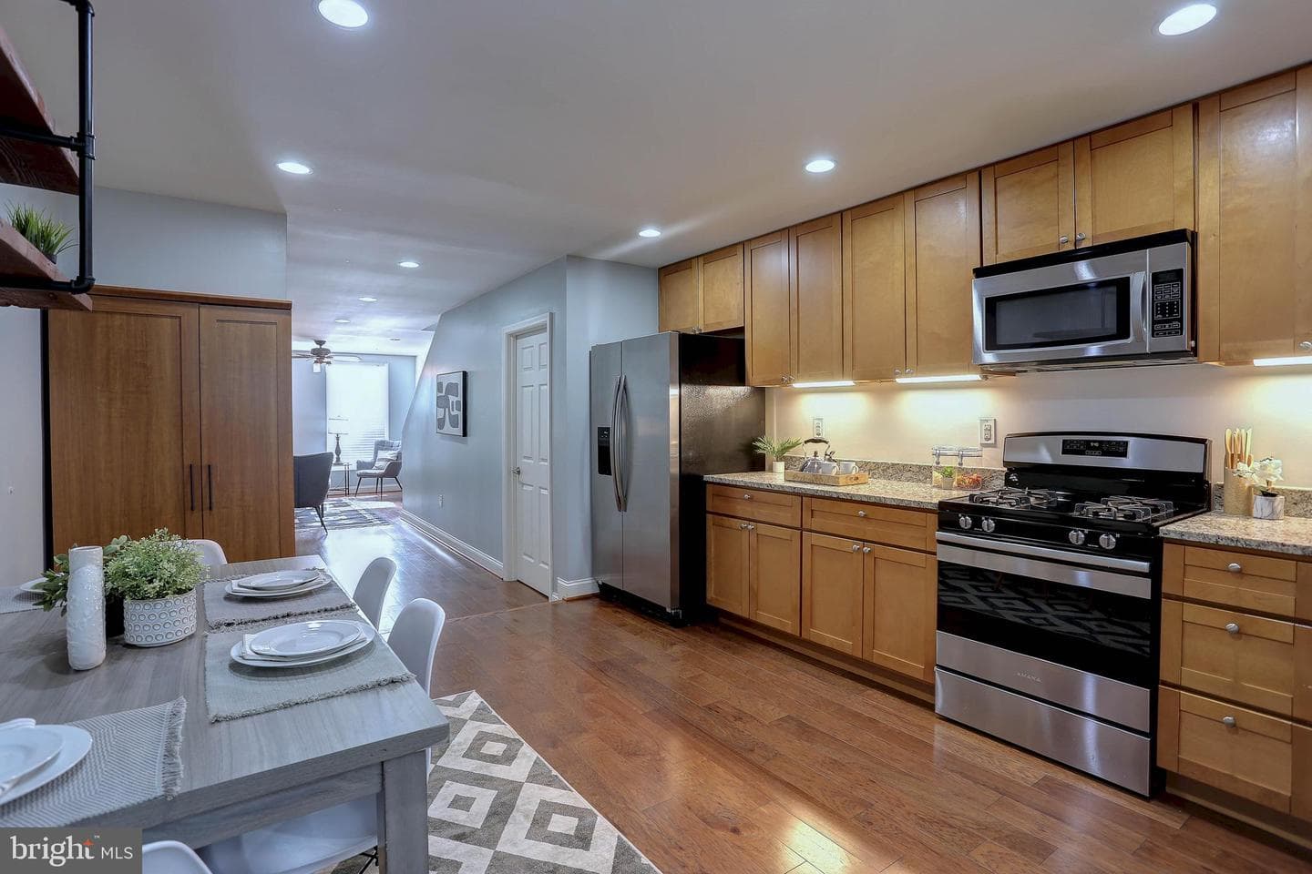 614 Scott Street photo 9