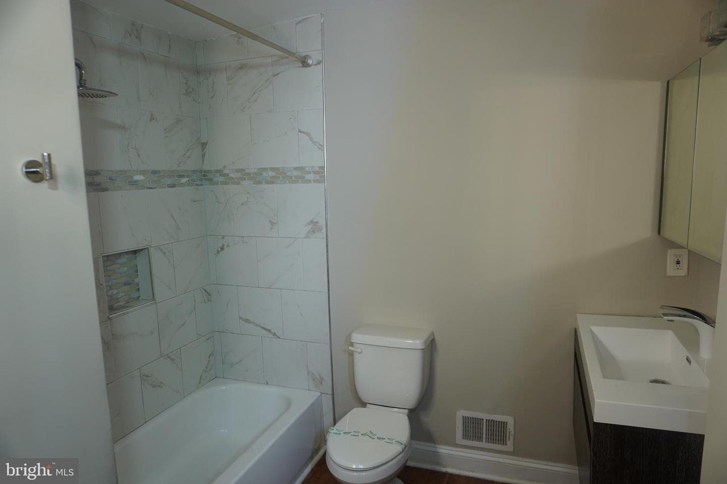 227 N Rose Street photo 23