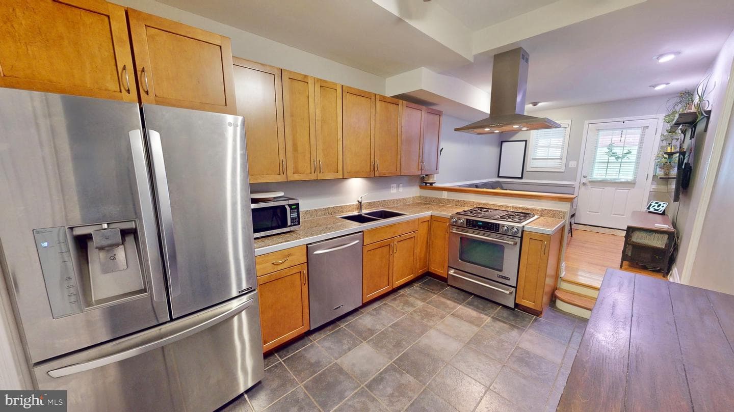 3021 Hudson Street photo 5