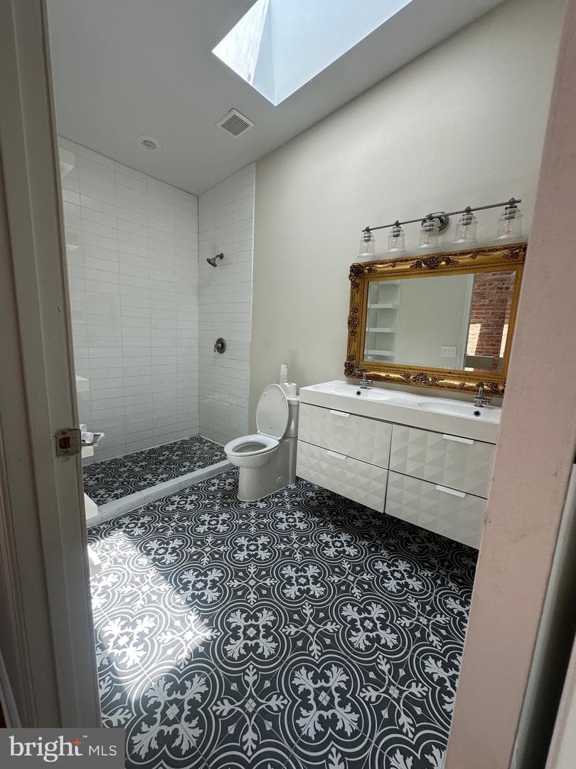 2303 N Calvert Street photo 9