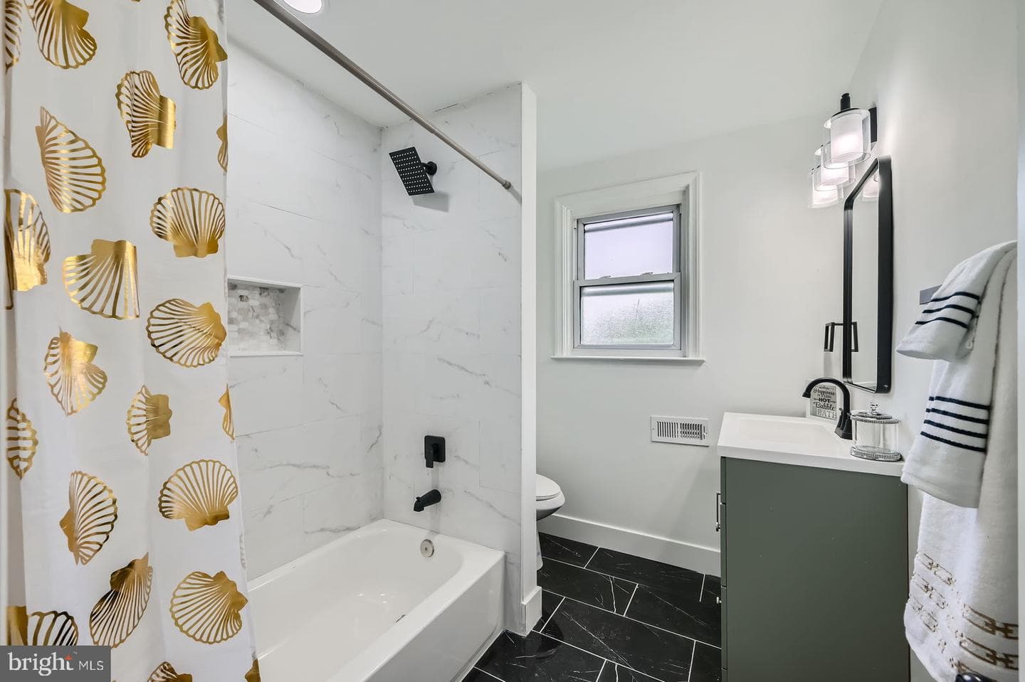 3814 Cedardale Road photo 18
