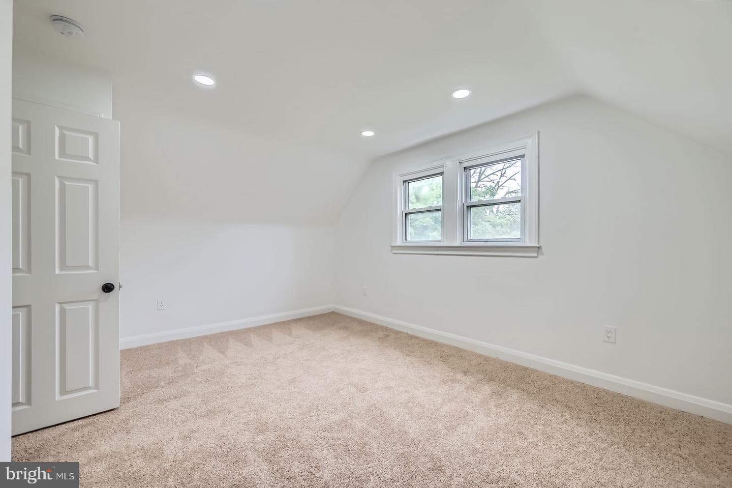 3814 Cedardale Road photo 20