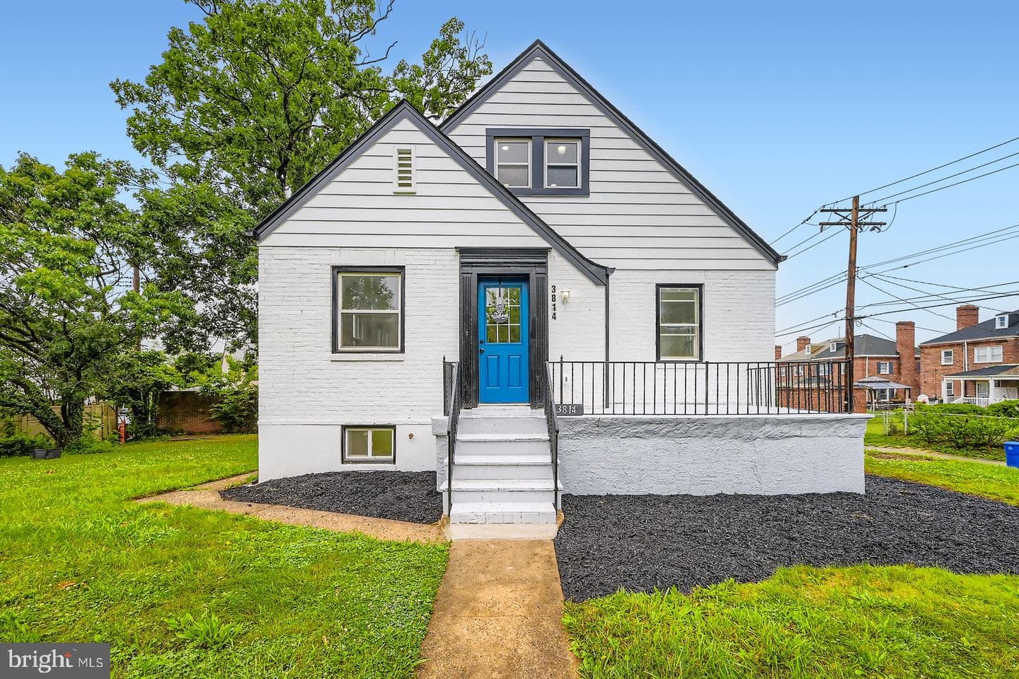 3814 Cedardale Road photo 4