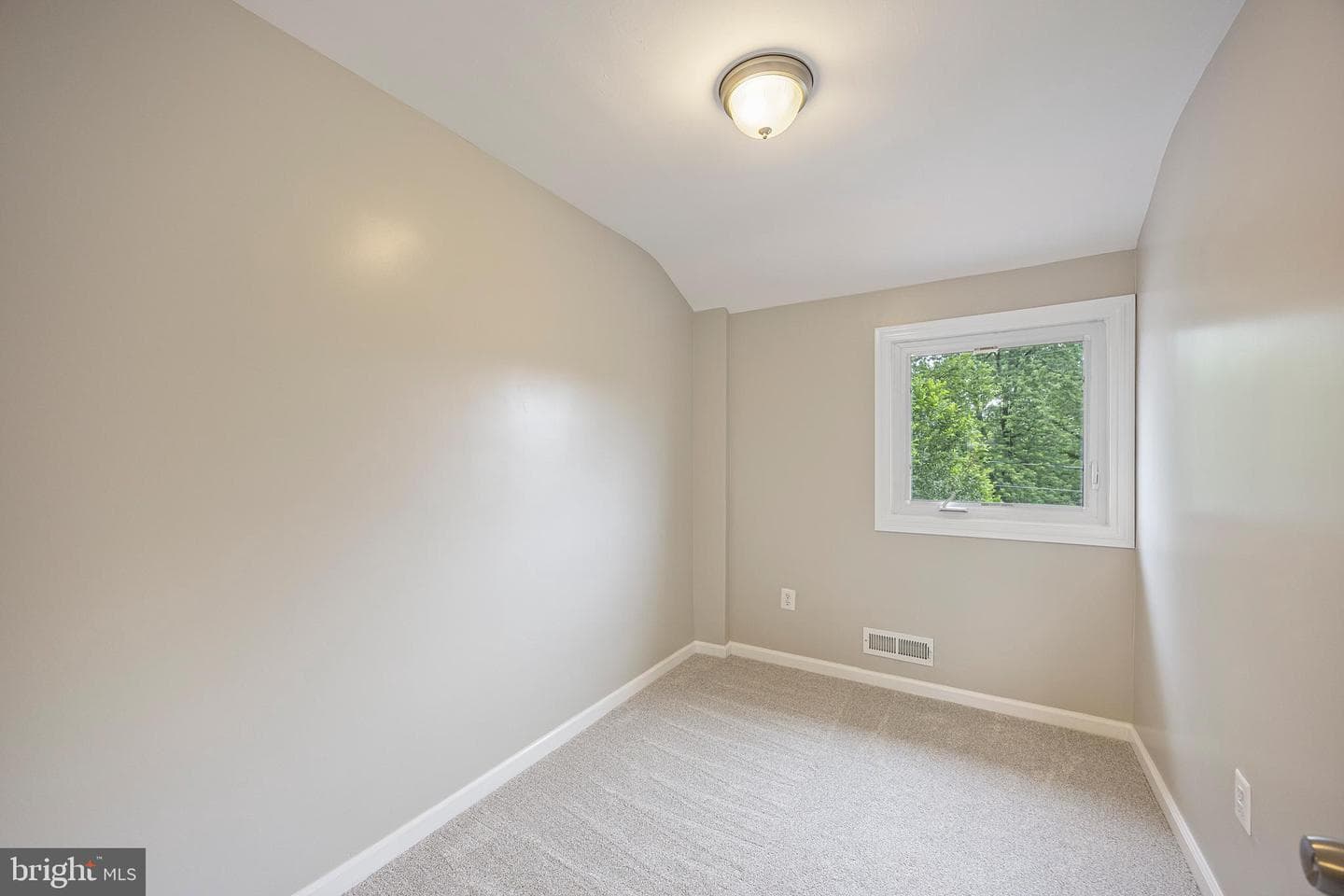 4703 Williston Street photo 18
