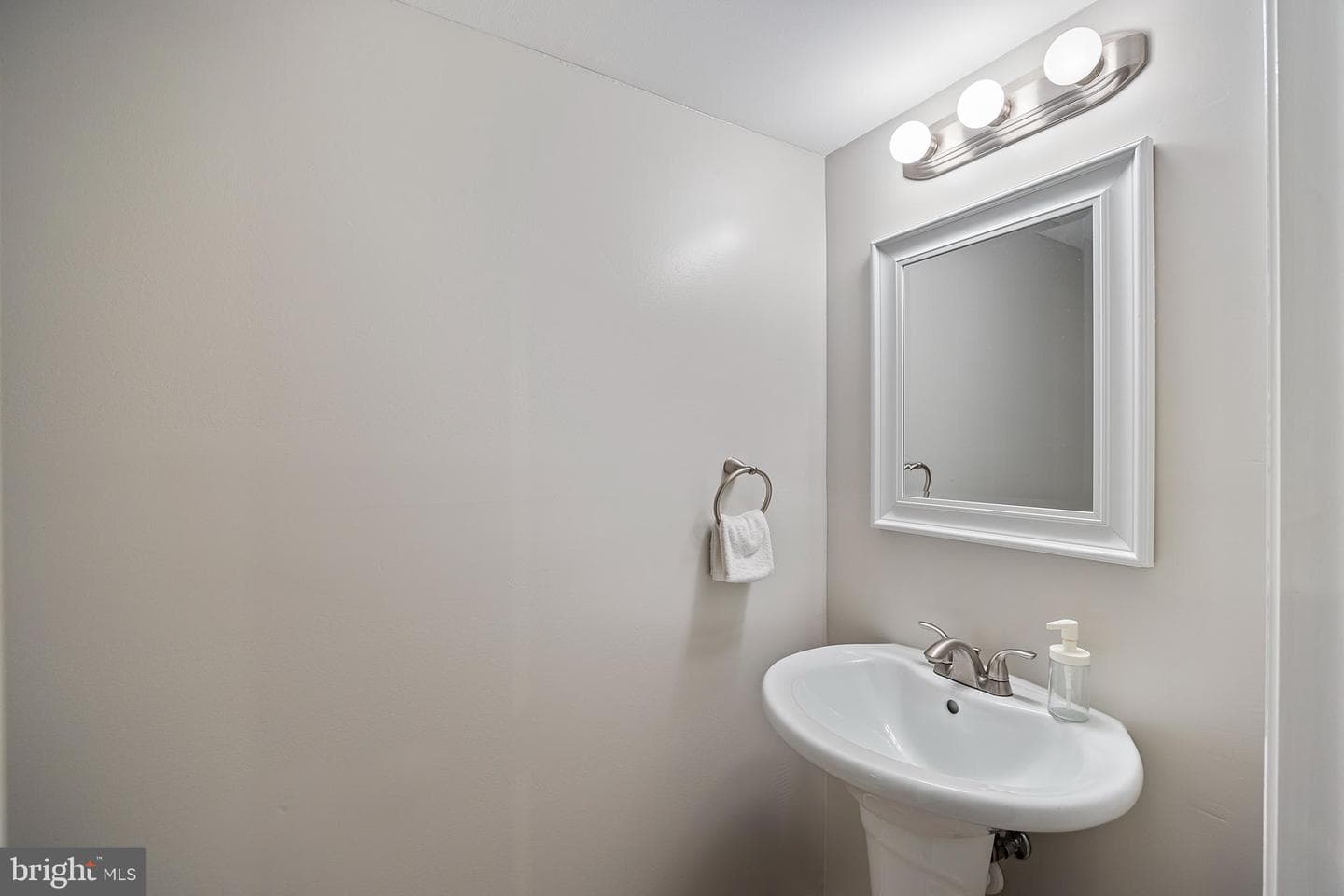 4703 Williston Street photo 25
