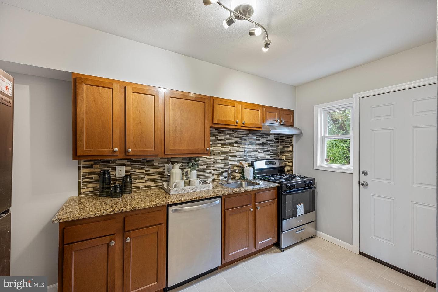 4703 Williston Street photo 8
