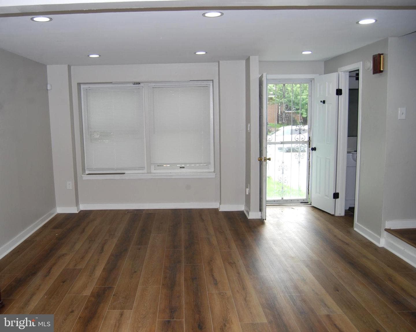 2400 Ridgely Street photo 2