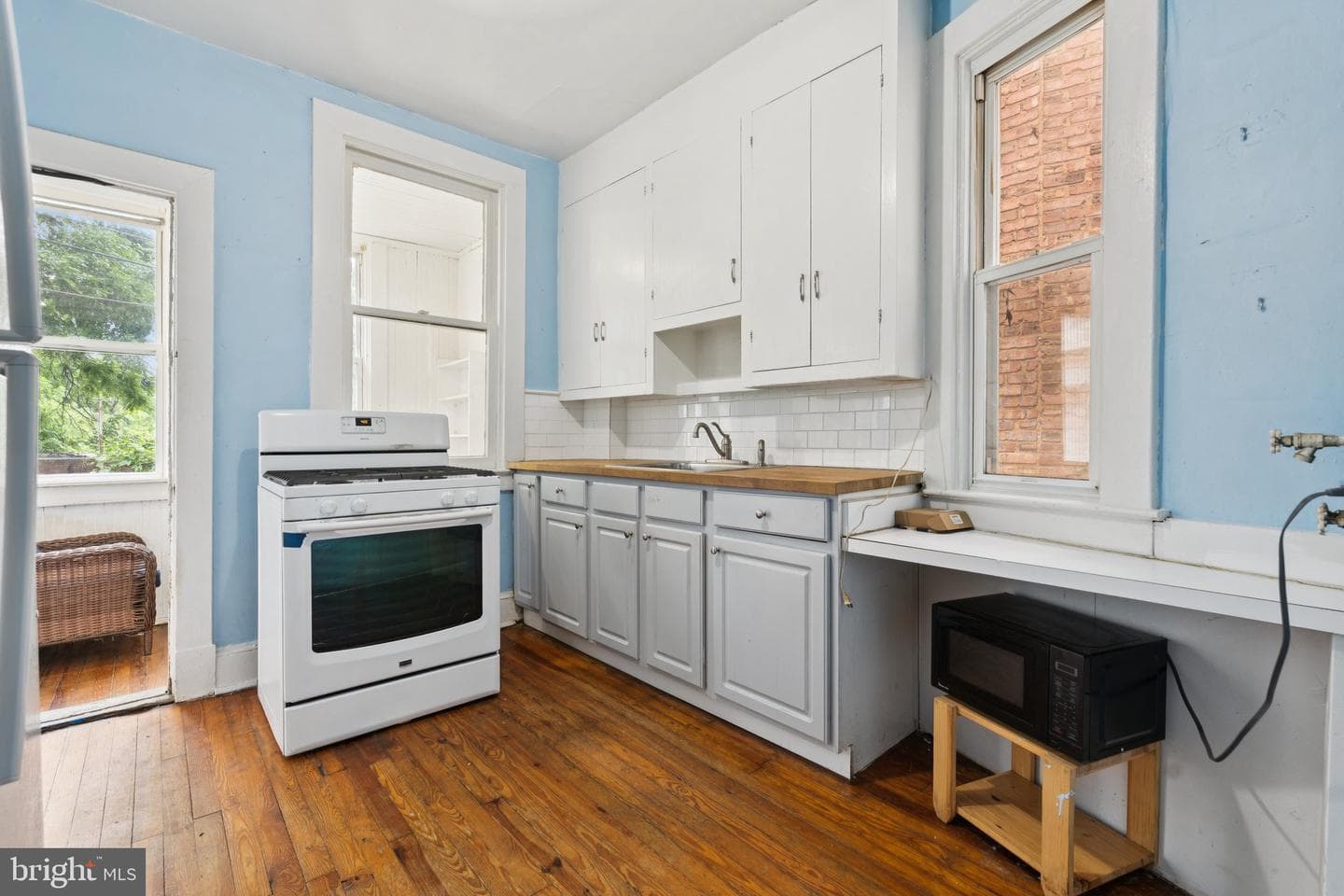 304 W 31st Street photo 9