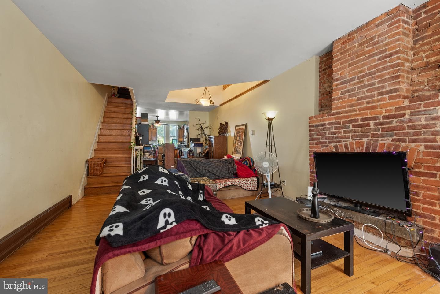 508 W 27th Street W photo 4