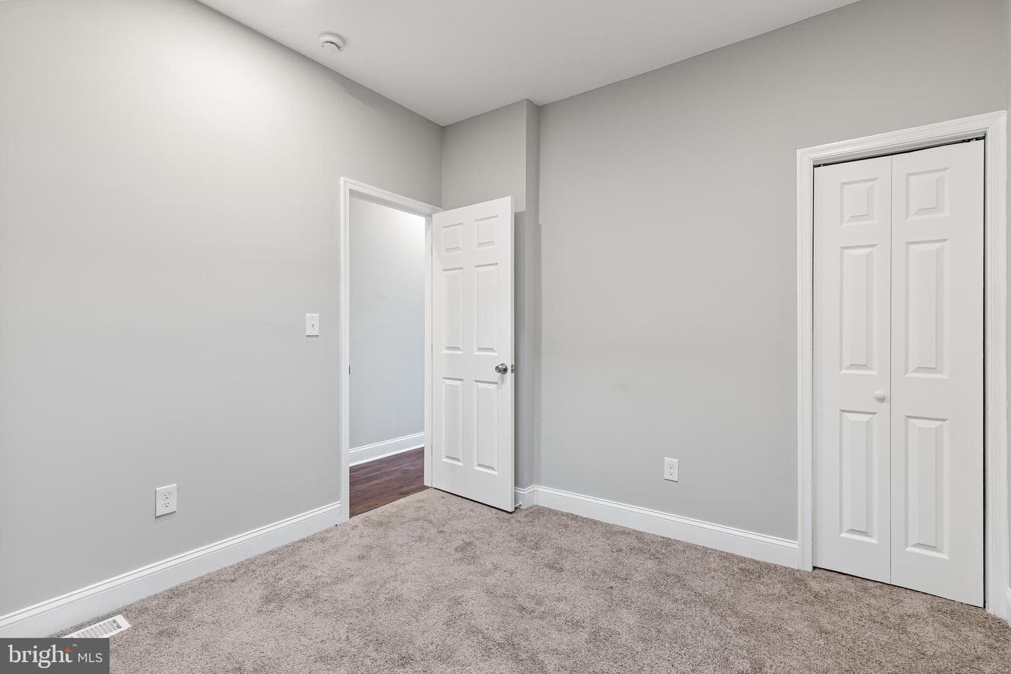 2202 Clifton Avenue photo 10