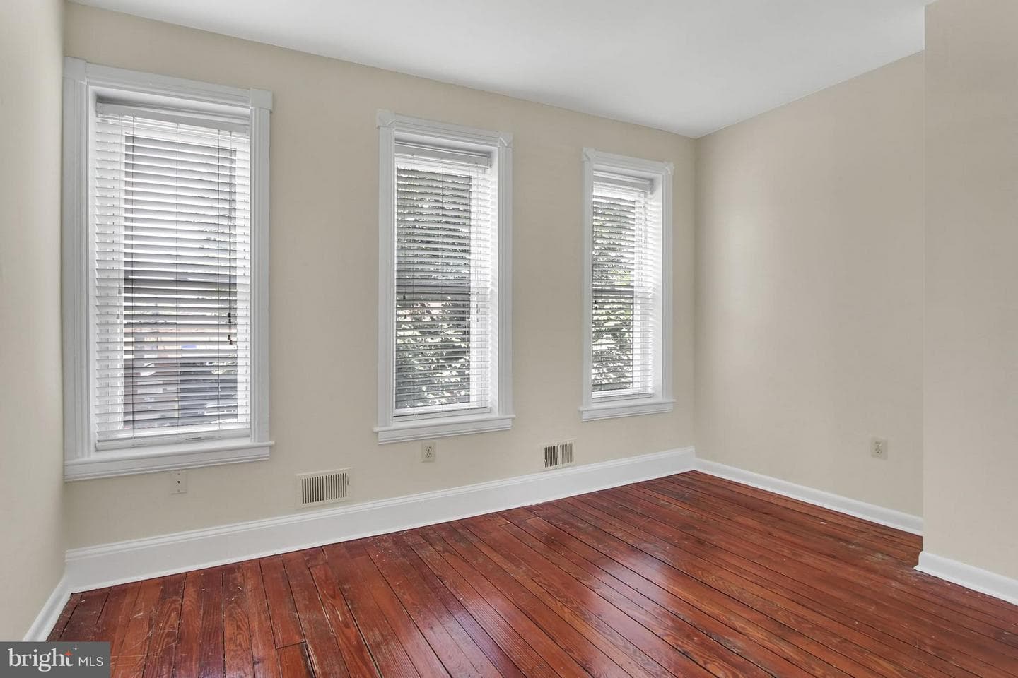 1029 S Hanover Street photo 22