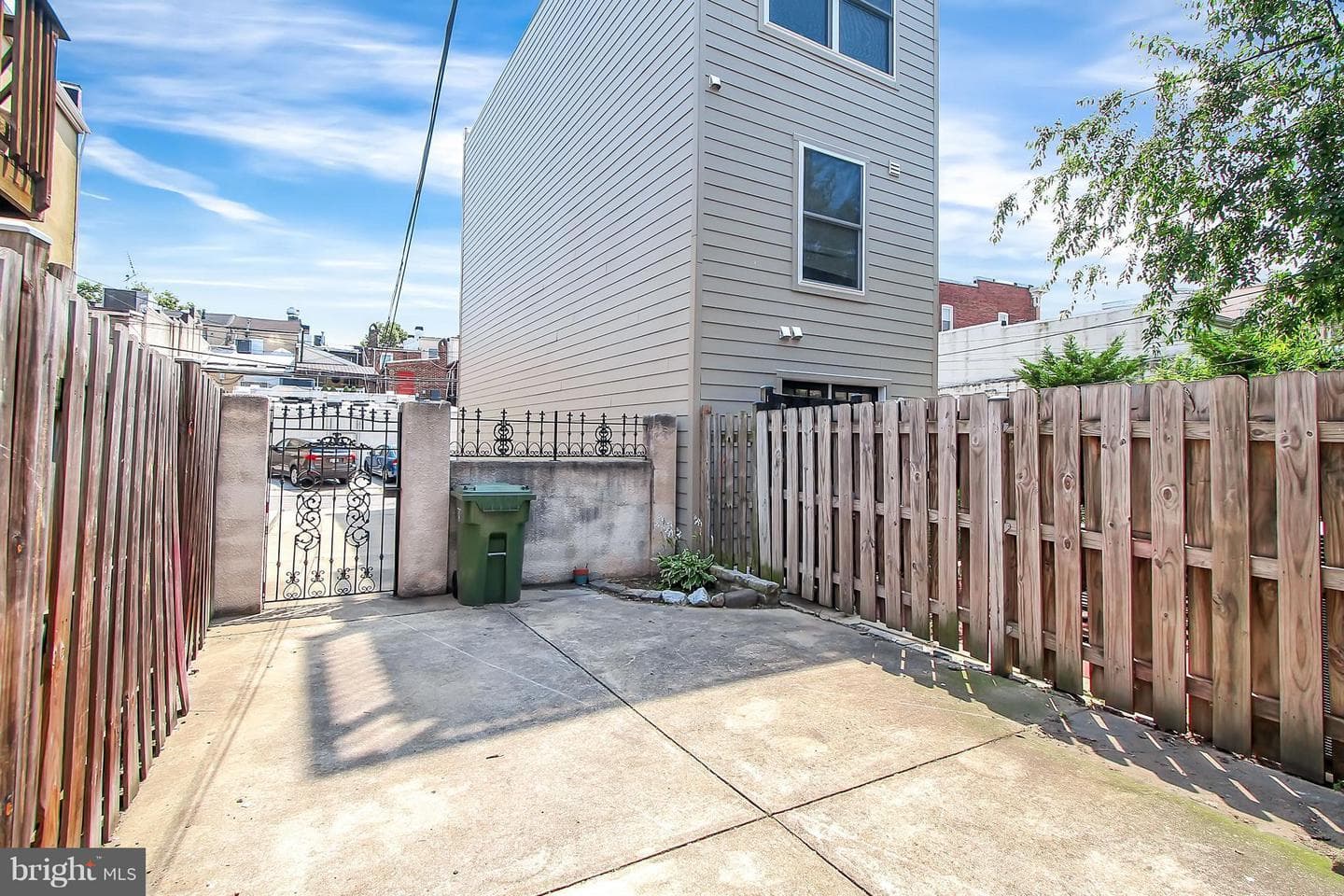 1029 S Hanover Street photo 26