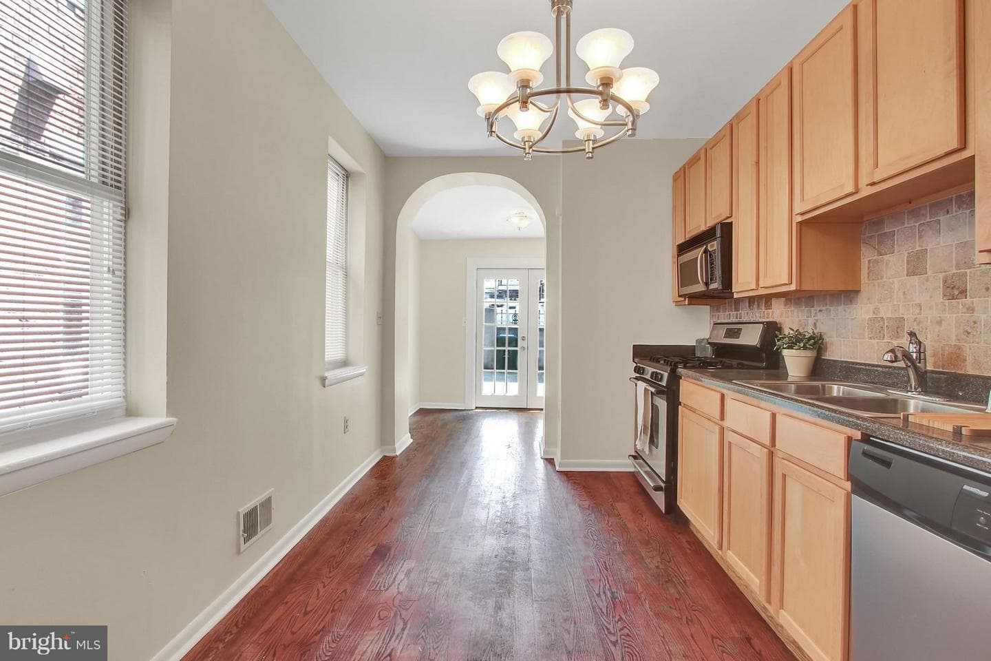 1029 S Hanover Street photo 9