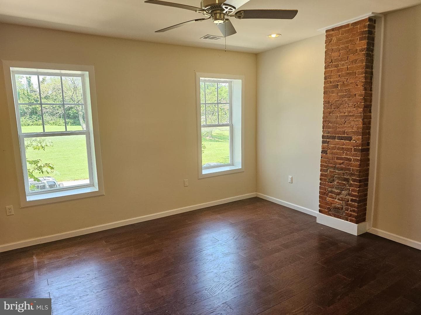 1427 E Eager Street photo 10