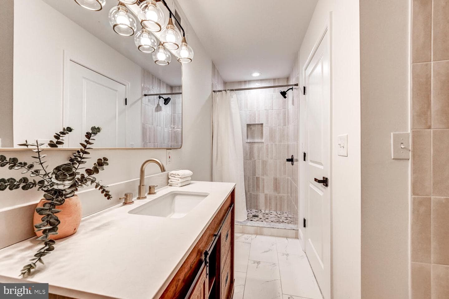 3033 Hudson Street photo 24