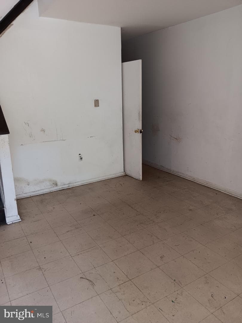 1840 W Fayette Street photo 3