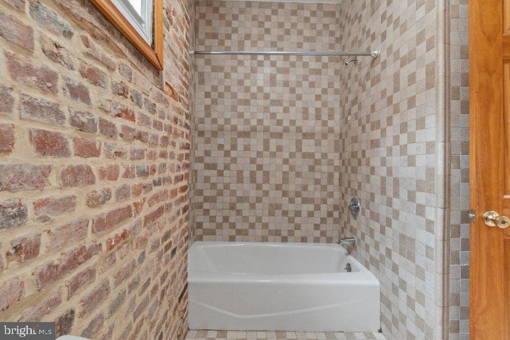2612 Guilford Avenue photo 27