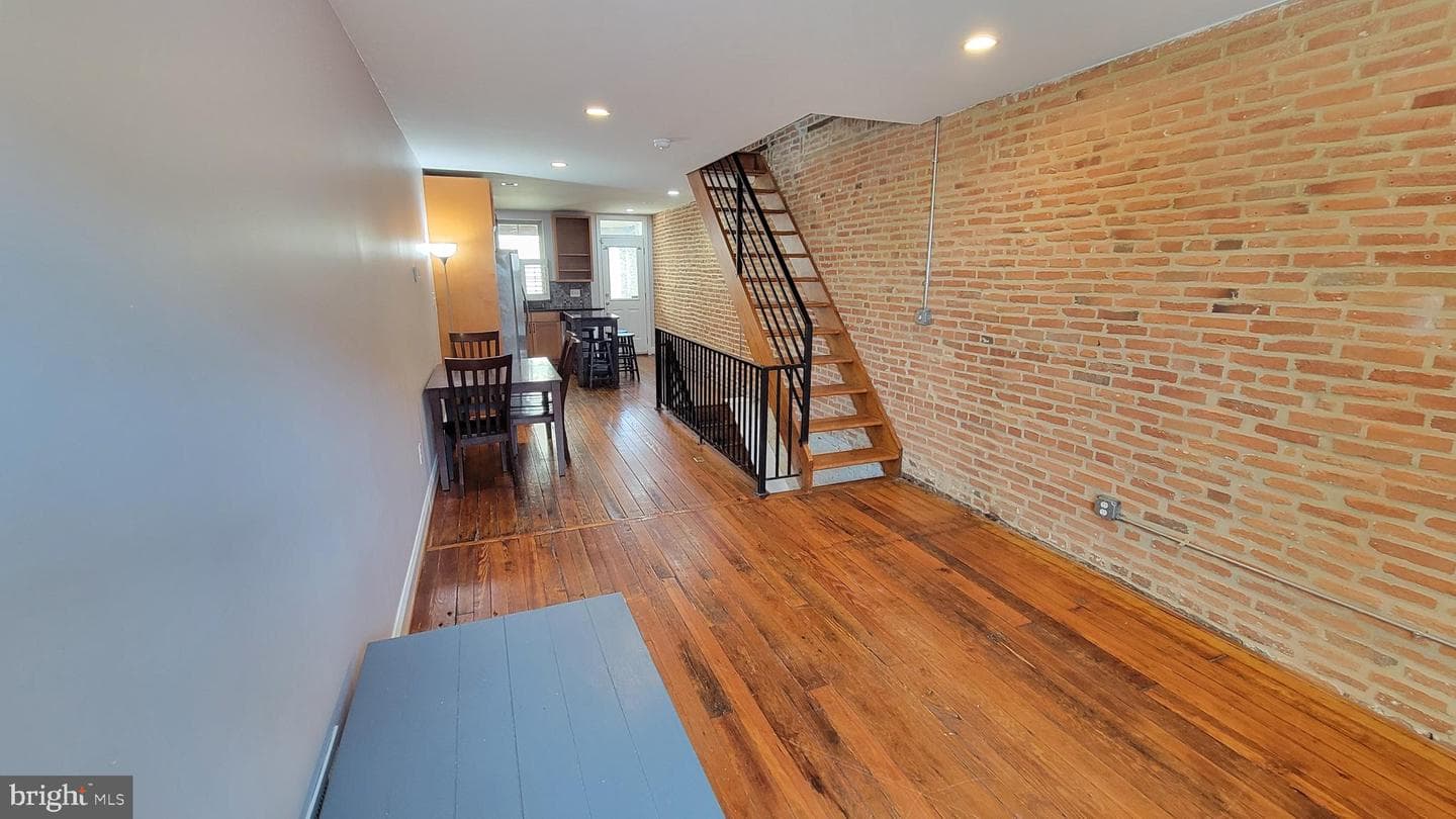20 E Heath Street photo 10