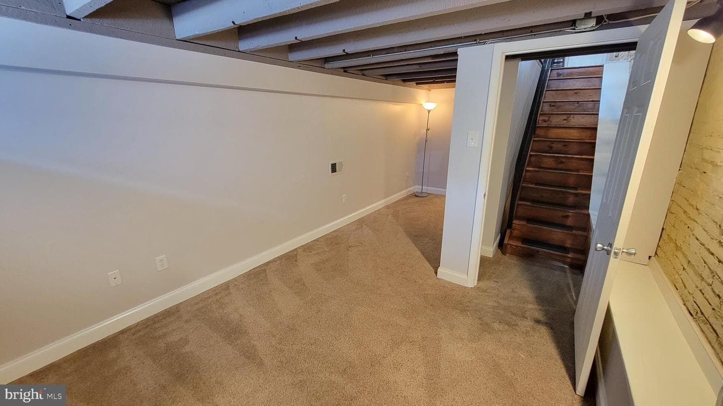 20 E Heath Street photo 27