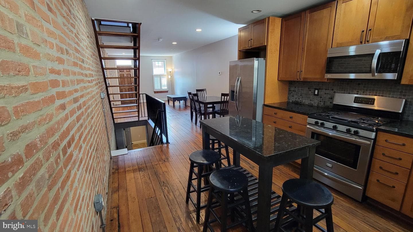 20 E Heath Street photo 8