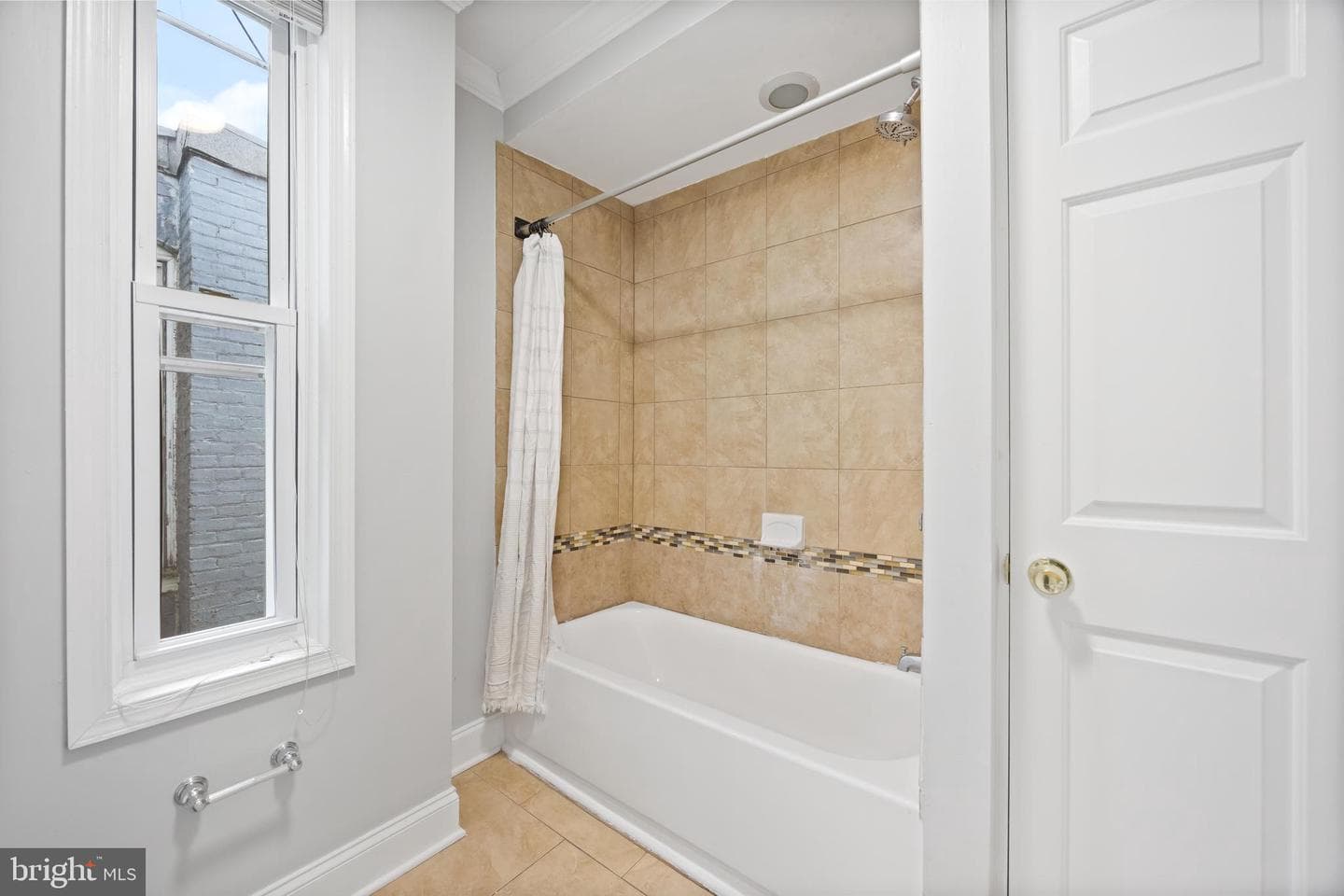 2916 E Baltimore Street photo 23