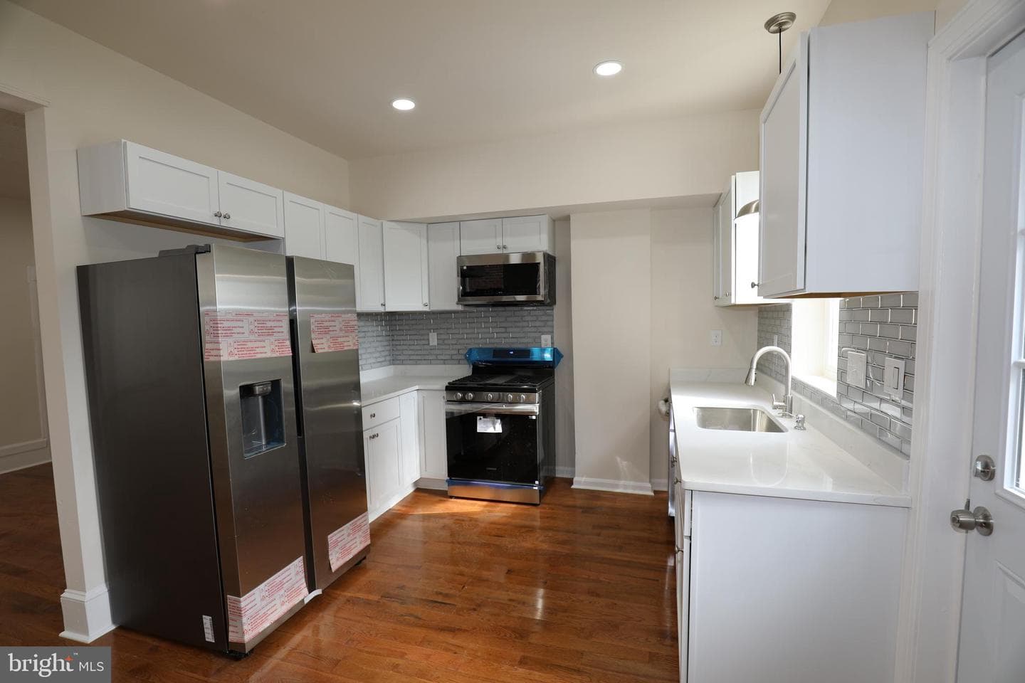 1033 Pine Heights Avenue photo 2