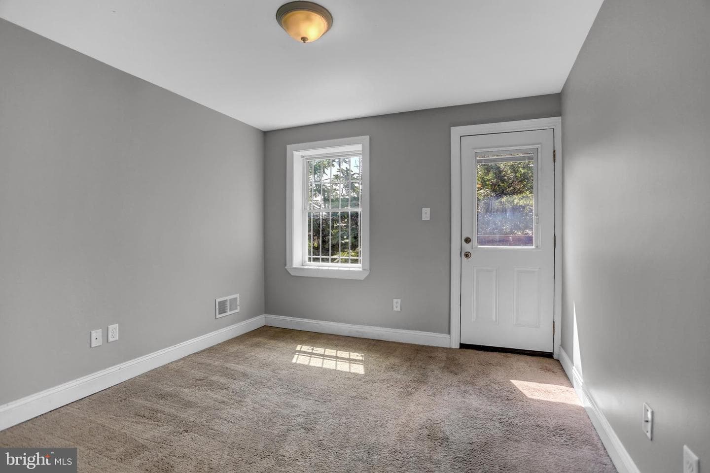 1115 Sargeant Street photo 25