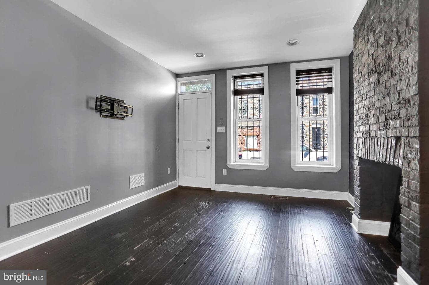 1115 Sargeant Street photo 3
