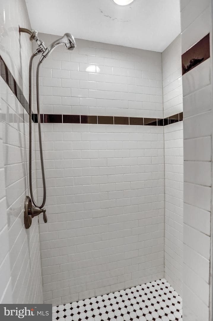 1115 Sargeant Street photo 5