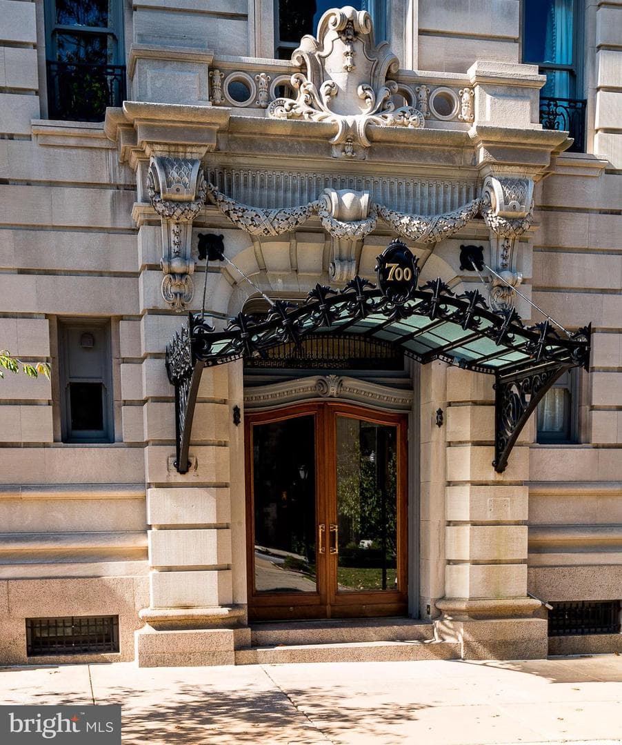 700 Washington Place #3b