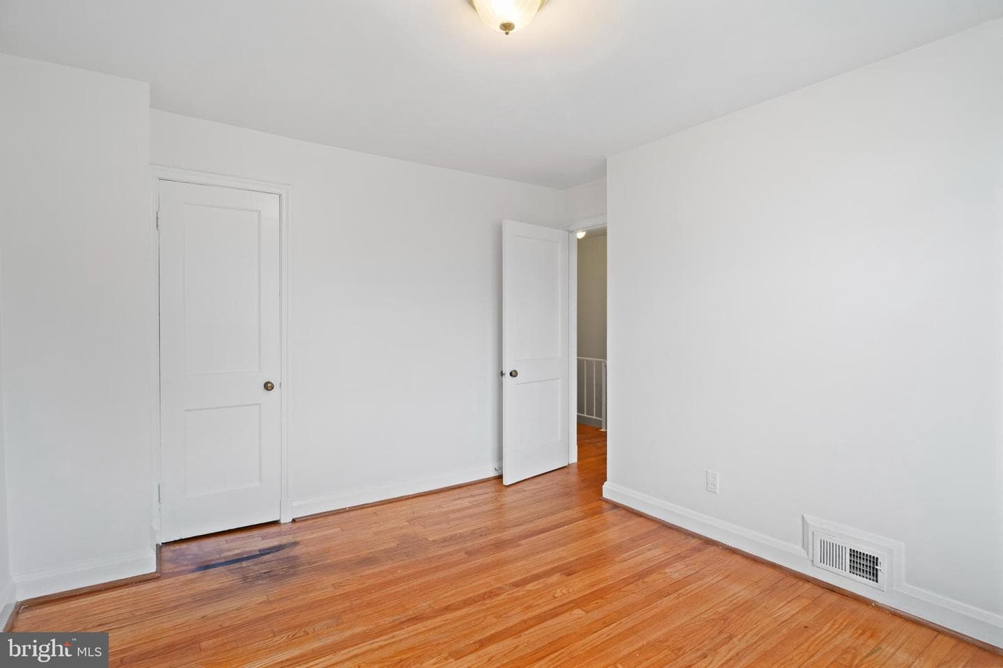 840 Evesham Avenue photo 14