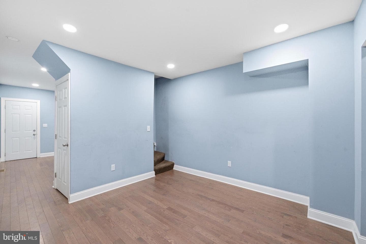 215 Calhoun S photo 5