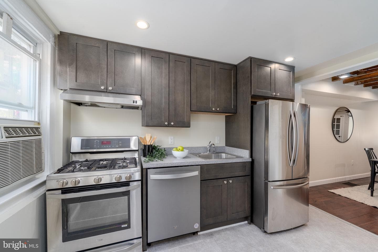 420 E Cross Street E photo 9