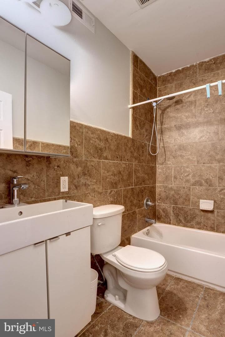 2321 Barclay Street photo 18