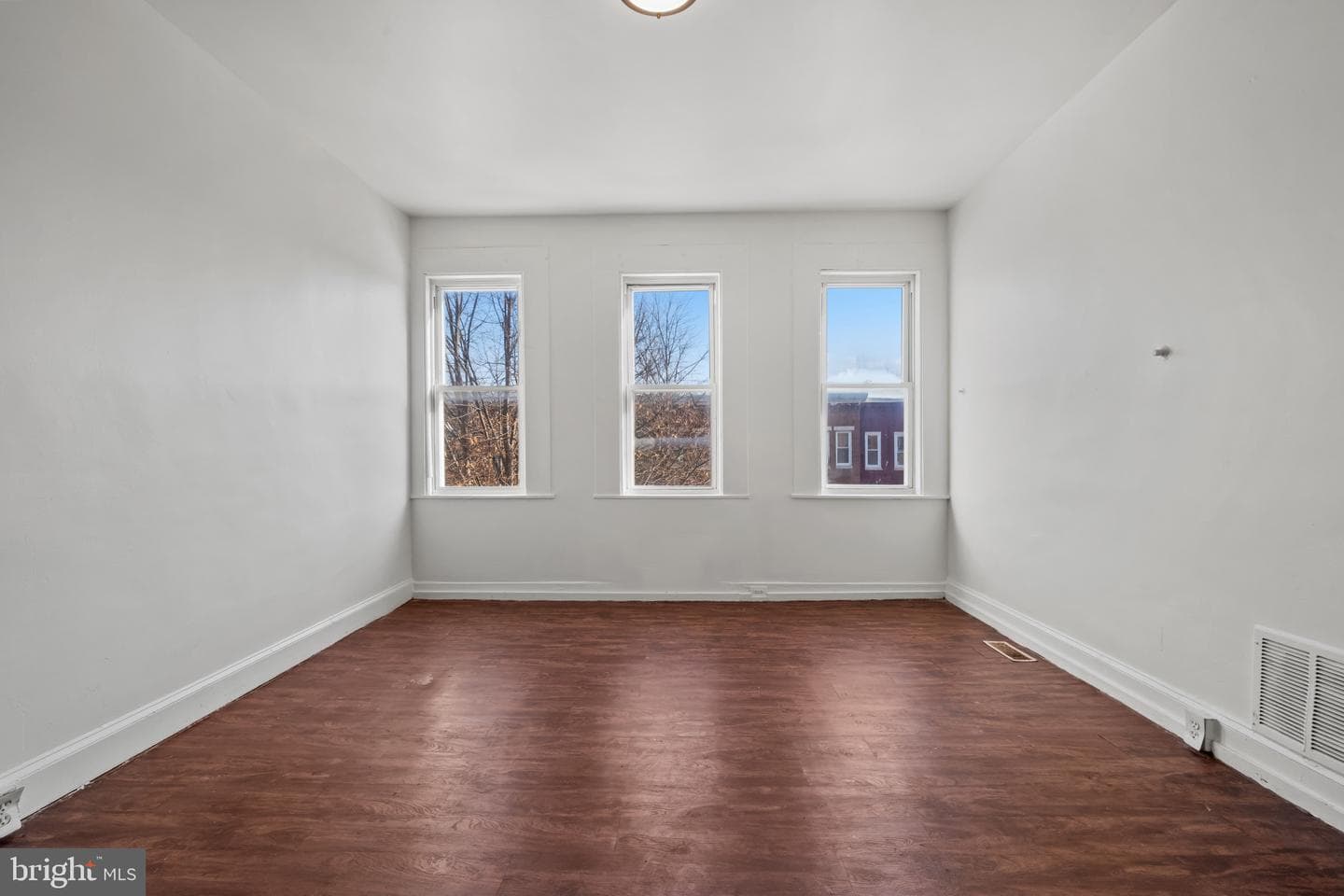 220 N Luzerne Avenue photo 23
