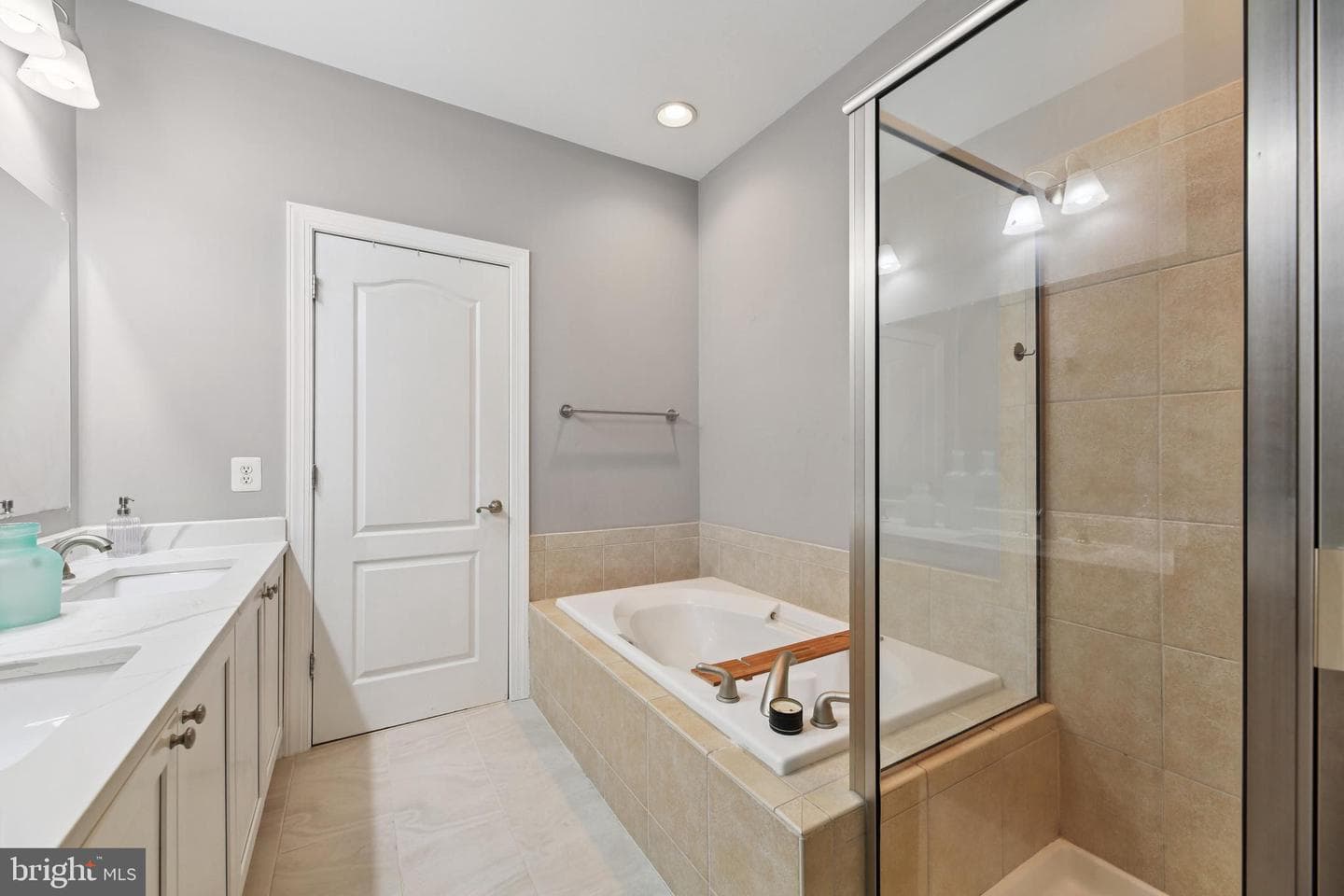 3905 Fleet Street photo 18